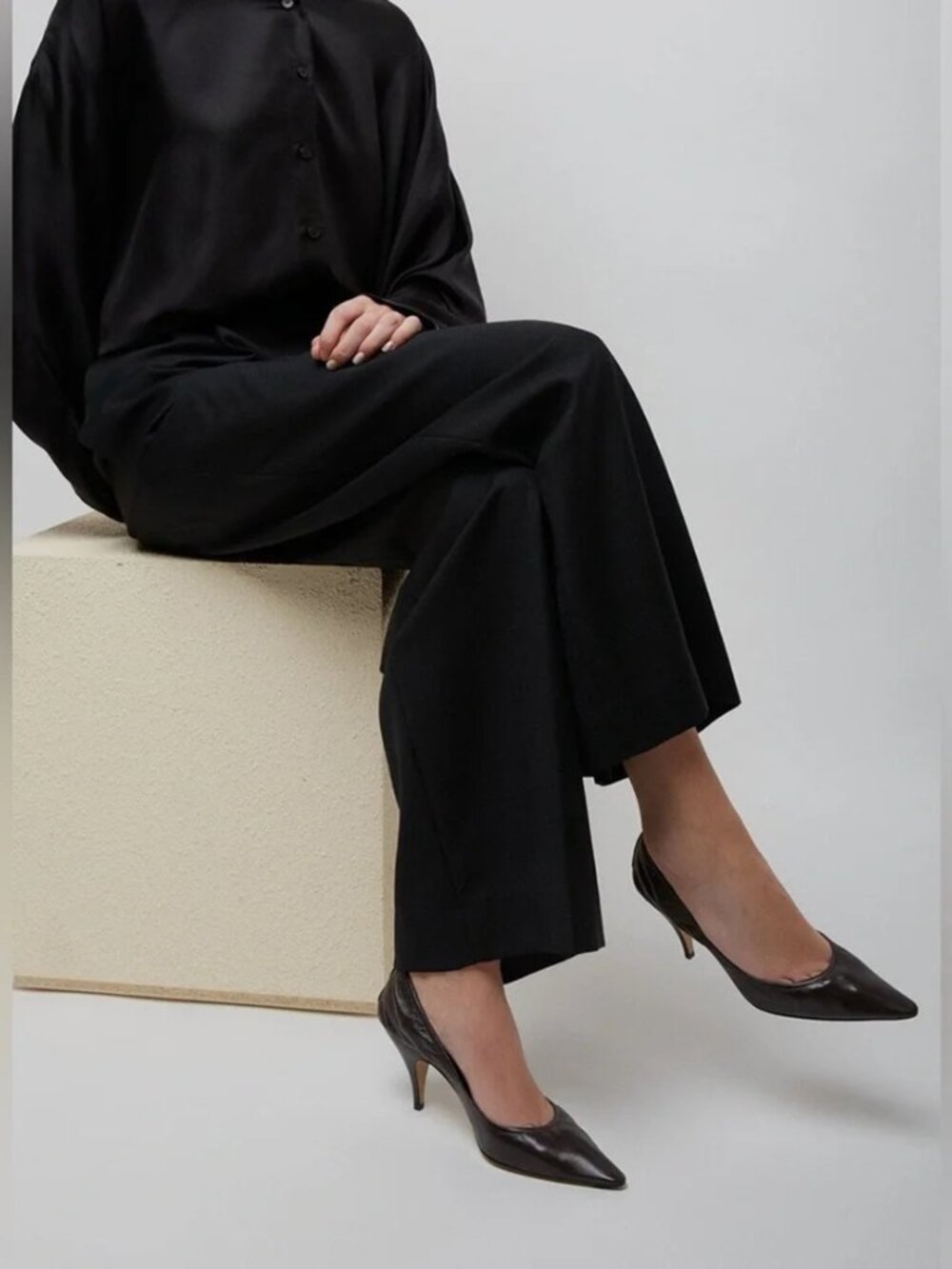 NEW The Row Liisa Pointed To Pumps Kitten Heel Pleated Brown Leather 41